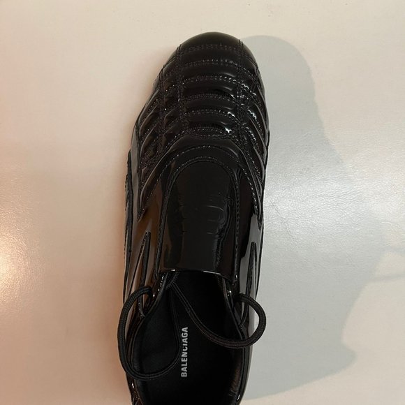 Shoes - Picture 7 of 8